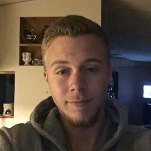 Meet your Posher, Avery